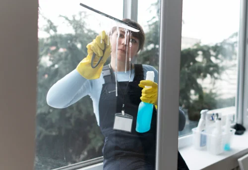 Nettoyage de vitres intérieures et extérieures aux Halles